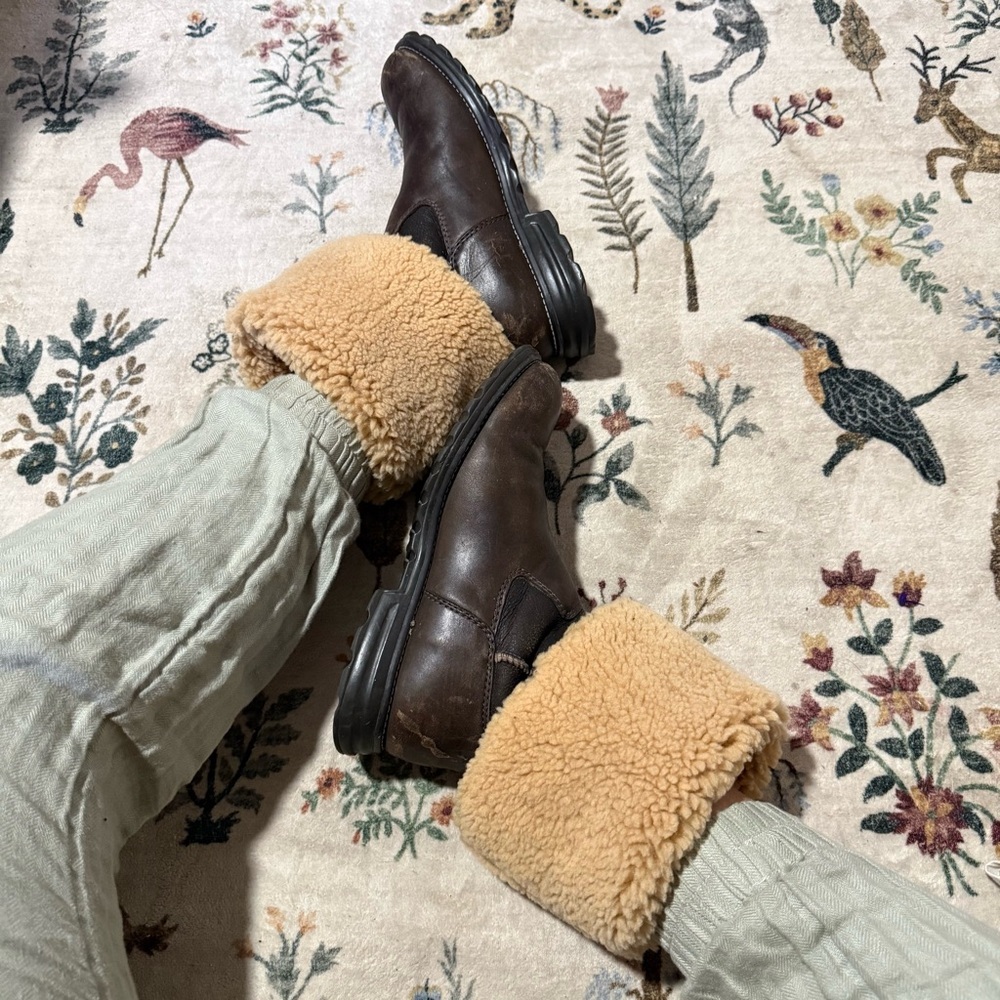 Ugg vintage women’s boots size 9